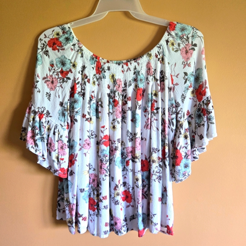 a.n.a. Bell Sleeved Floral Top PTP=23"-27"